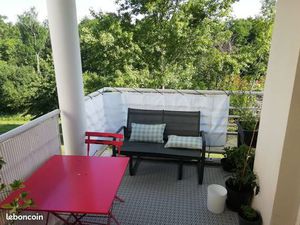 T2 lumineux avec grand balcon vue forêt – Piscine  2 parkings – Billere