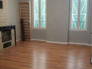 Immeuble avec local et appartement