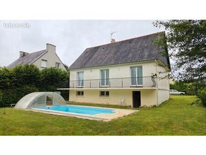 Maison avec grand garage et piscine