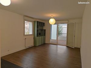 T3 annee 2014 traversant terrasse au calme parking sous sol metro patte d'oie