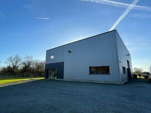 Bâtiment industriel avec bureaux