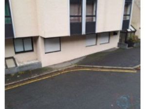 Local professionnel 101 m2