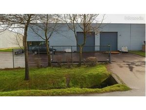 Local commercial / artisanal récent à louer