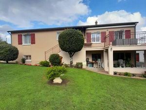 Jolie maison d'artisan avec bâtiments proche de Melle