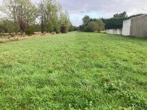 Terrain 4 200 m² La Roche Chalais