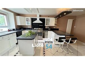 Maison 8 pièces 212 m²