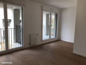 Studio meublé à louer bord du canal   piste cyclable   métro et bus 32 mètres carrés