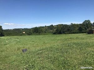 Terrain 6 834 m² Ussac