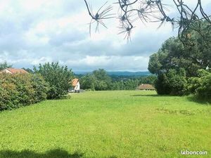 Terrain 2 300 m² Ussac