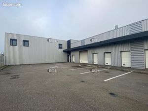 Local industriel 2 411 m²