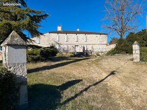 Dans le neracais belle maison de maitre avec dependances