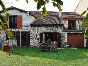 À Vendre – Belle Maison de Village au Bord de la Rivière  Exideuil-sur-Vienne (Charente)