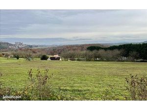 Terrain 3 260 m² Hautefort
