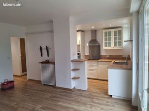 T3 de 63 m2 entièrement rénové et équipé – Garage 15 m2 & Parking – BILLERE Vue arborée et