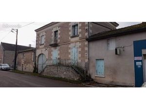 Maisons de maître à restaurer + c dépendance
