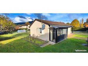 Maison de plein pied avec grand terrain plat