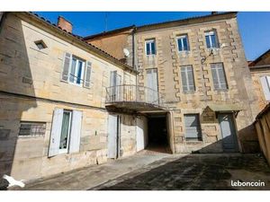 Immeuble 376 m² Montguyon