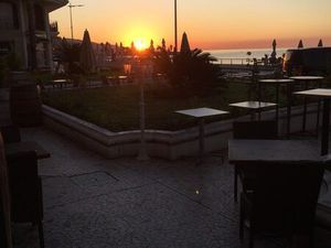 Restaurant au cœur de la fête des citrons