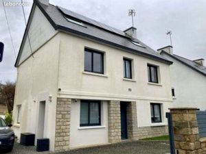 Maison à rénover 143 m² avec jardin paysager