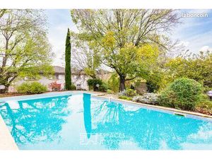 Propriété 7 pièces 324 m²