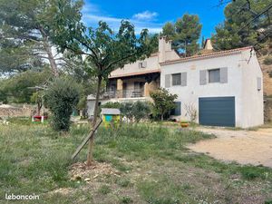 PELISSANNE Maison deux logements sur 2900M2 de terrain