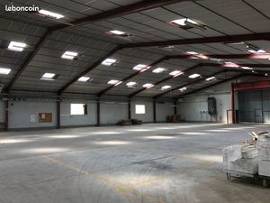 Entrepôt 1194 m² BRESSUIRE