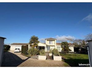 Maison familiale 4 chambres 190m2+Véranda + cellier- Jardin sud – Grand Garage – Puymoyen