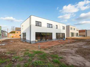 Te koop  strakke nieuwbouwwoning op landelijke ligging