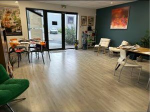Local commercial de 87m2 dans une zone commercial au pied de l'autoroute