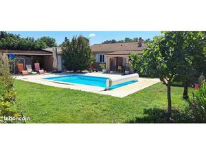 Maison plain-pied avec piscine