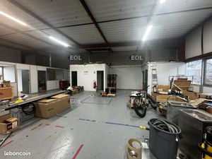 Local bureaux 320 m²