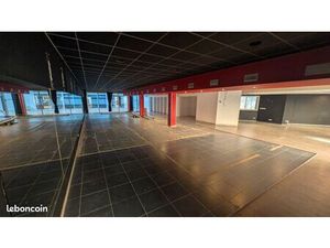 Local professionnel 430m² - Centre-ville Hyères - parking privé - Professions de santé / b