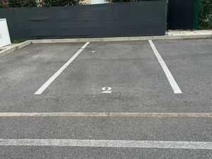 Place de parking dans copro à vendre