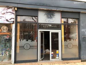 Local commercial boulevard valence