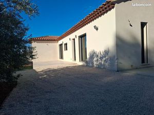 Particulier vend maison de plain pied avec jardin de 2019 sous garantie décennale