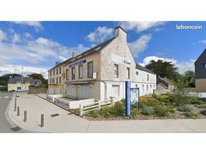 Terrain et bâtiments proche de la mer en baie de Douarnenez