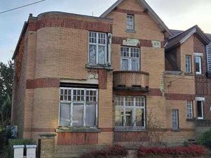 VASTE et BONNE MAISON à RENOVER avec JARDIN