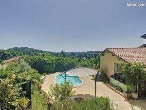 Maison avec très jolie vue sur les Pyrénées