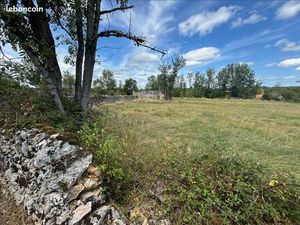 Terrain 3 195 m² Grezes