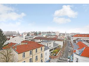 Dernier étage avec balcon  parking et cave Emplacement rec