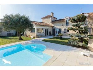 Maison 9 pièces 225 m²