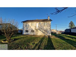 Maison de bourg avec jardin de 1 200 m2 à proximité de Lusi