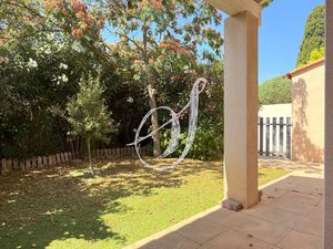 Maison de type 4  2 chambres & 1 bureau avec jardinet & gara