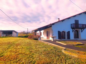 Guiche - Appartement plain pied avec beau terrain