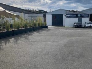 A louer local type dépôt ou commerce