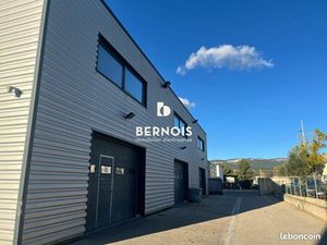 Local industriel 160 m²