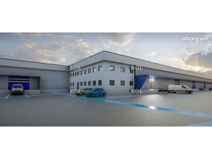 Local logistique 2 493 m²