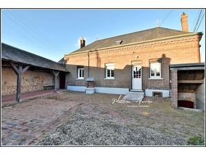 Ancien corps de ferme  3 chambres  grenier aménageable + garage + dépendances + cave