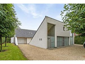 Ruime villa met praktijkruimte te koop in Sint-Baafs-Vijve