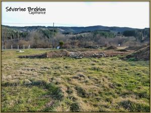 Terrain à bâtir de 2 350 00 m² VISCOMTAT (63)